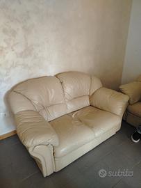 Divani (2) in pelle beige