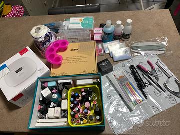 Strumenti e prodotti nail art