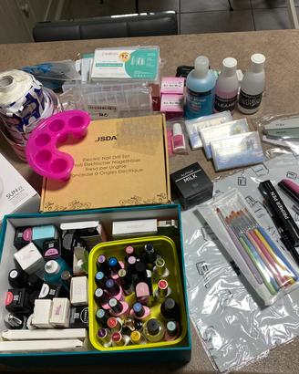 Strumenti e prodotti nail art