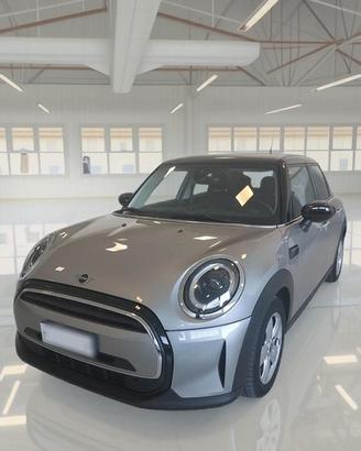 MINI COOPER ESSENTIAL AUTO 5 PORTE BERLINA
