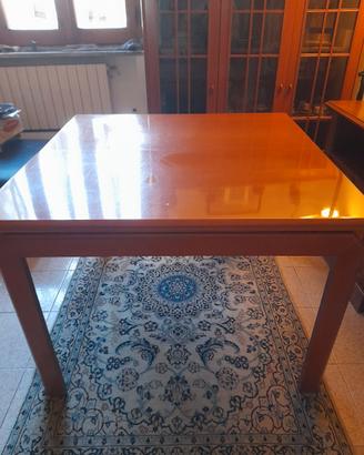 Tavolo in legno quadrato allungabile