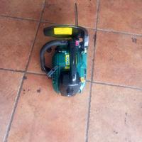 Motosega verde da potatura