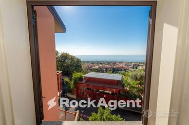 VILLA A SCHIERA CON GARAGE E GIARDINO