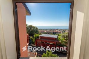 VILLA A SCHIERA CON GARAGE E GIARDINO