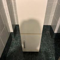 Mobile contemitore con rotelle