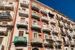Bivani più accessori arredato