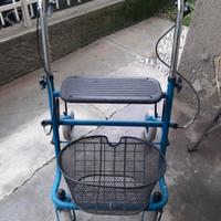 Deambulatore 4 ruote
