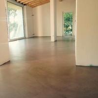 RIVESTIMENTI IN RESINA PER PAVIMENTI E SCALE