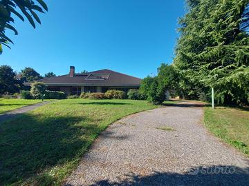 PRESTIGIOSA VILLA INDIPENDENTE CON VISTE E SPAZ...