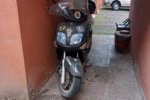 Moto scooter Yamaha 300