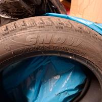 Pneumatici invernali 215/55 R18 V99.