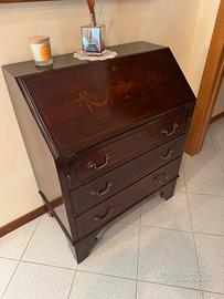 Mobile d'antiquariato a ribalta