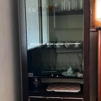 Credenza con due vetrine