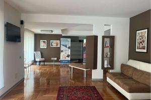 Due appartamenti adibiti ad ufficio