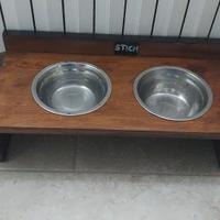 porta ciotole per cani e gatti 