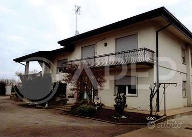 Immobile in asta di 592 m² con più di 5 locali e b