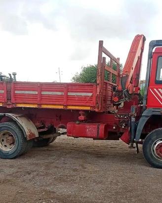 iveco 145.17 con gru
