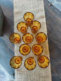 Bicchieri in vetro ambrato.