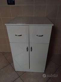 Mobiletto due ante e due cassetti 