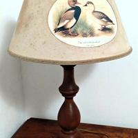 Lampada da tavolo classica con paralume