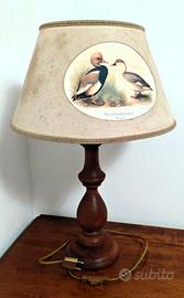 Lampada da tavolo classica con paralume