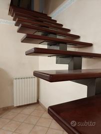 Scala per interni in legno di Ocumè