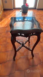 Tavolino in legno con piano in vetro