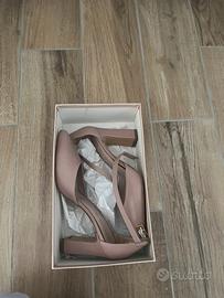 Décolleté rosa cipria in pelle. Nuovo.