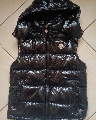 Gilet piumino nero lucido smanicato con cappuccio 