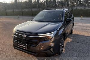 Subaru Forester 2.0i e-Boxer MHEV CVT Lineart...