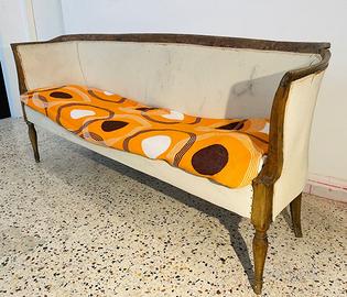 Divano tavoli e tanti mobili per trasferimento