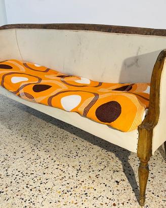 Divano tavoli e tanti mobili per trasferimento