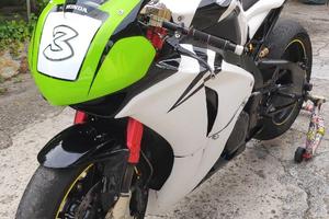 CBR 1000 pista
