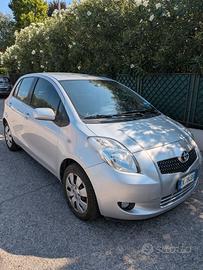 Toyota Yaris 2007 grigia