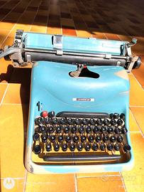 Macchina da scrivere Olivetti