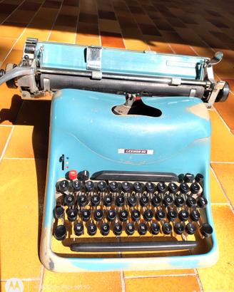 Macchina da scrivere Olivetti