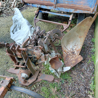 Aratro, seminatrice, coltivatore, spandiconcime