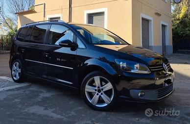VOLKSWAGEN TOURAN 