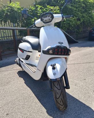 PROMO BENELLI/KEEWAY SIXTIES 300 MOT. LC PIAGGIO