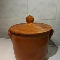 Pentola in terracotta con coperchio