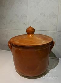Pentola in terracotta con coperchio