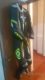 tuta da moto  intera con stivali 