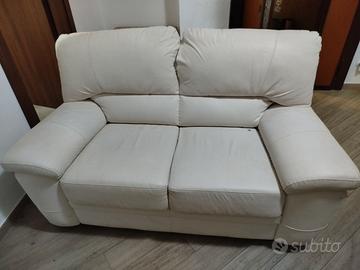 DIVANO SIMILPELLE DIFETTATO