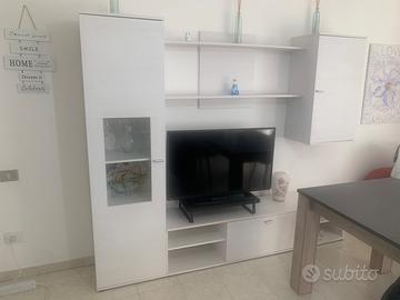 Mobili arredo per soggiorno.