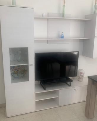 Mobili arredo per soggiorno.
