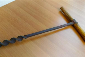 Antico foratore manuale