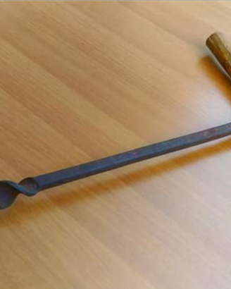 Antico foratore manuale