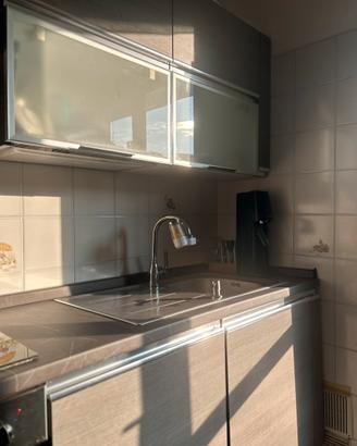 Cucina completa di elettrodomestici