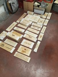 Tavole di cassette di vino smontate miste