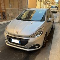 Peugeot 208 1.6 diesel grigia 2017